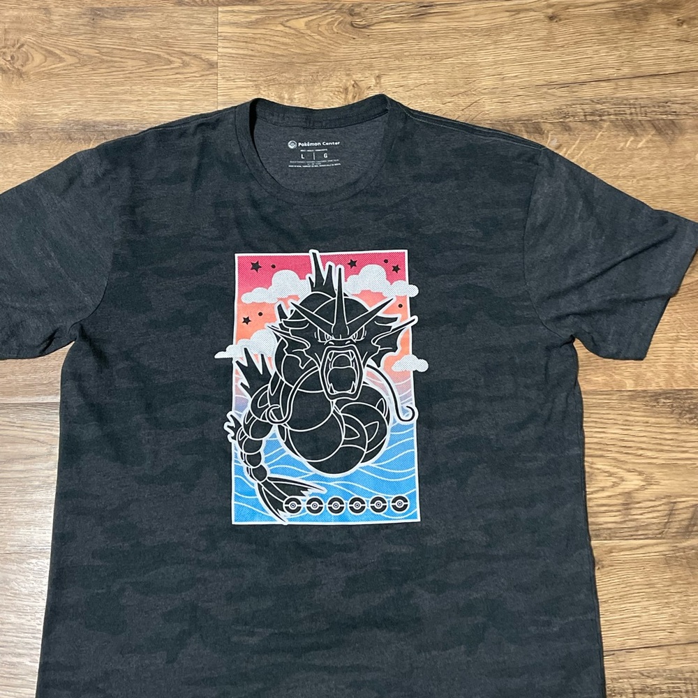 Pokémon Center Gyarados Take Flight Black T-shirt Unisex Adult Size L